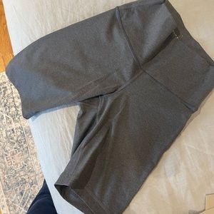 Lightly worn everlane bike shorts